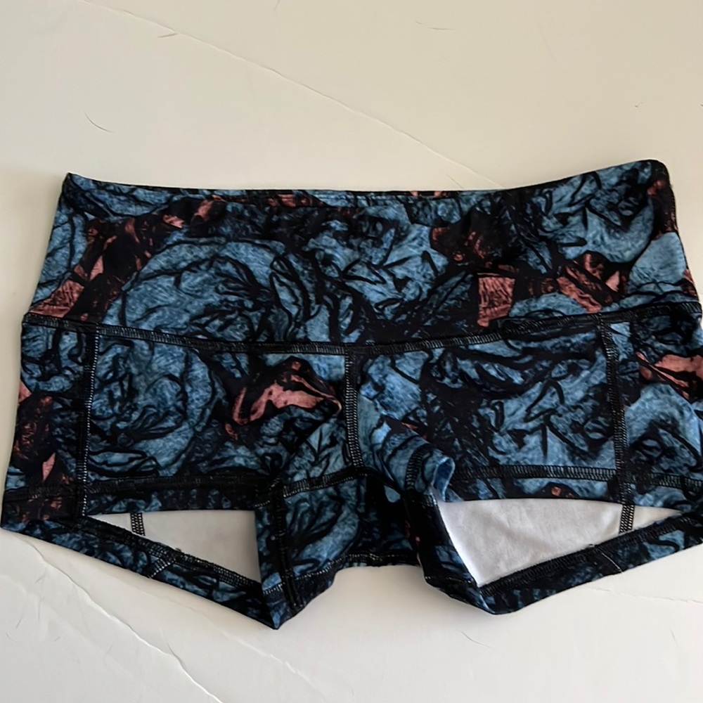 EUC, XS, LRC FLEO SHORTS